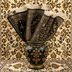 فرش حاشیه روشن