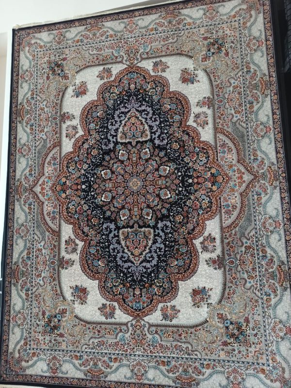 خرید فرش ماشینی 700 شانه برجسته سرمه ای طرح راز فرش پر نقش و نگار فروشگاه آنلاین فرش ماشینی | فرش کاشان