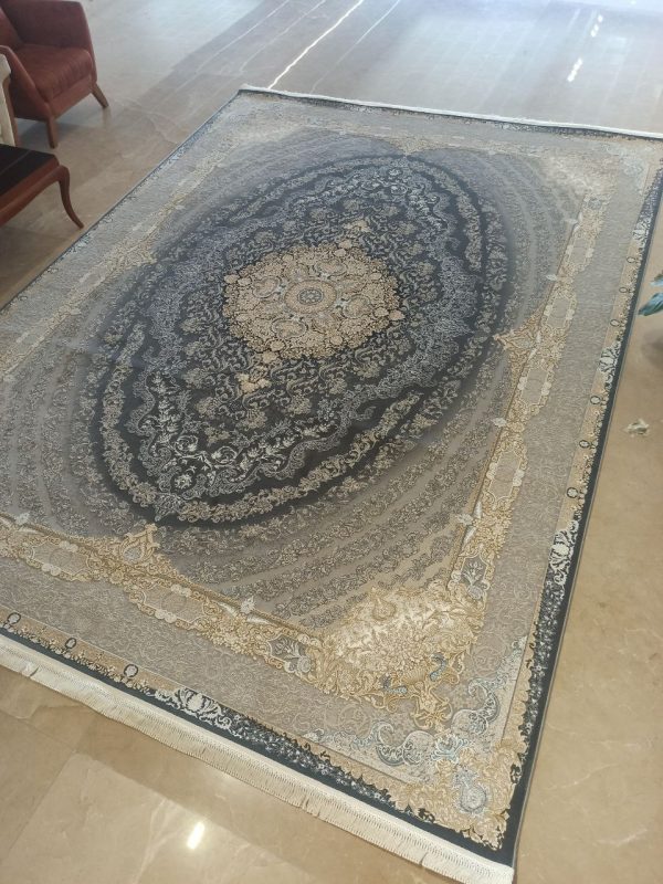 خرید فرش ماشینی 1200 شانه برجسته دودی طرح تاج فرش جهان فروشگاه آنلاین فرش ماشینی | فرش کاشان